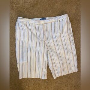 Women's Classic Elements Shorts Size Medium